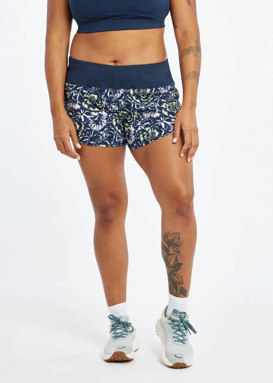 NEW OISELLE women's roga running shorts in flower burst